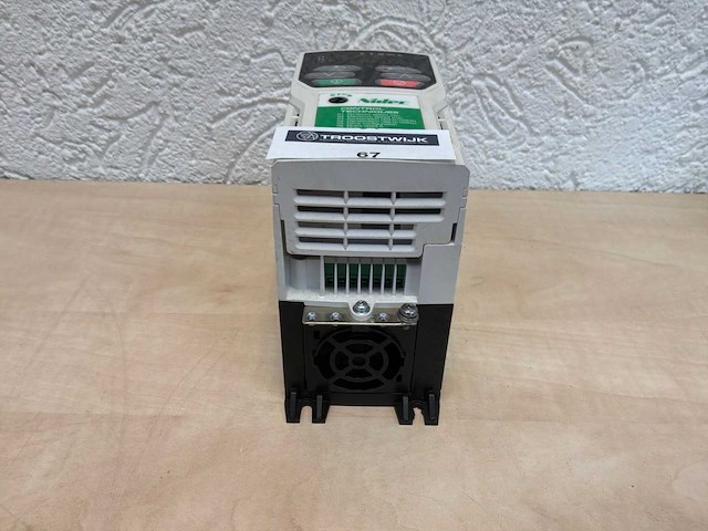 Control techniques nedic m200-012 frequentieregelaar - afbeelding 2 van  3