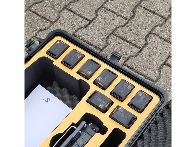 Controller en 8x accu t.b.v drone in koffer, dji, o.a rm700b - afbeelding 2 van  15
