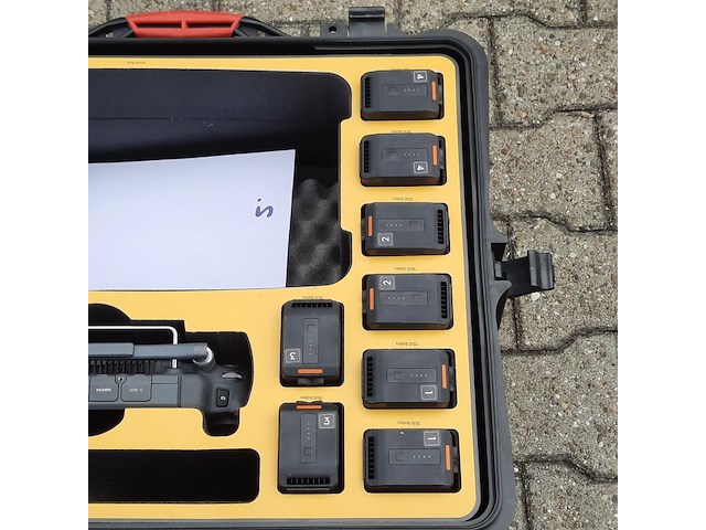 Controller en 8x accu t.b.v drone in koffer, dji, o.a rm700b - afbeelding 3 van  15