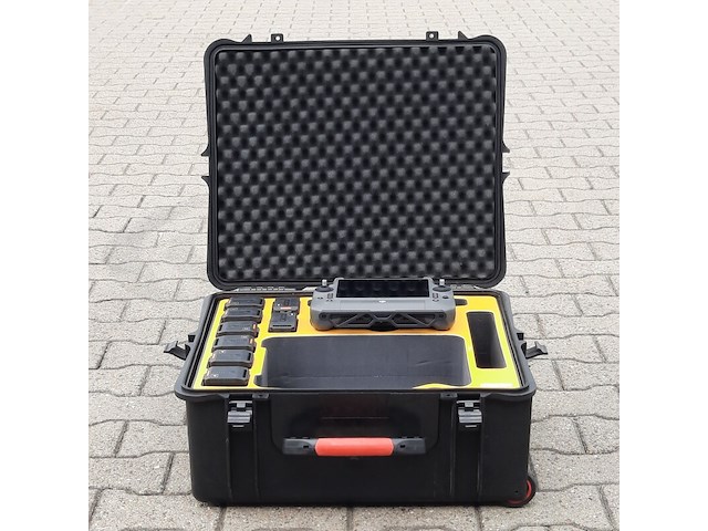 Controller en 8x accu t.b.v drone in koffer, dji, o.a rm700b - afbeelding 1 van  15