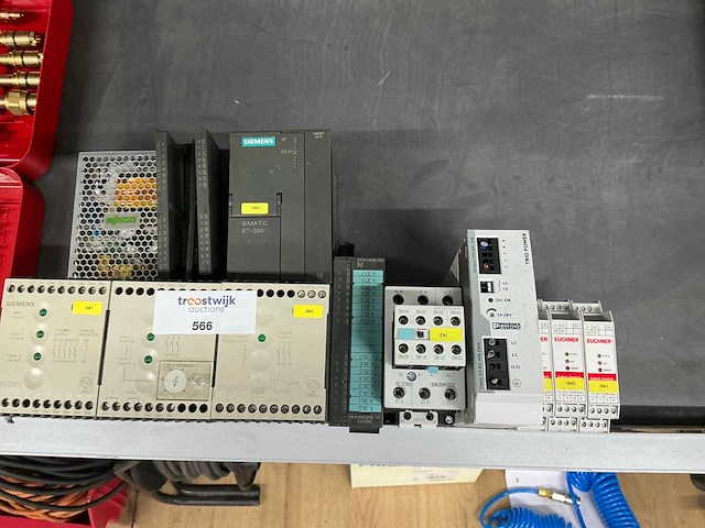 Controller en switch - afbeelding 1 van  4