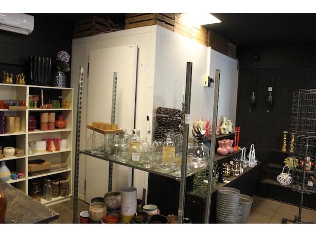 Cool unit isocab bouwjaar 2017. afmeting ca. 165 x 290 x 250 cm. dient door u zelf gedemonteerd te worden o... - afbeelding 1 van  6