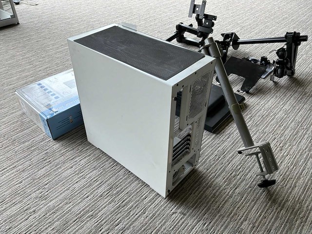 Cooler master computer en diverste beeldschermsteunen (3x) - afbeelding 5 van  5