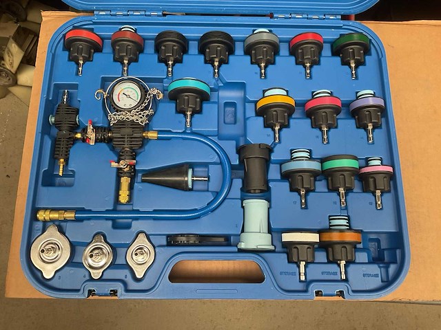 Cooling system leakage test and filling set - afbeelding 2 van  4