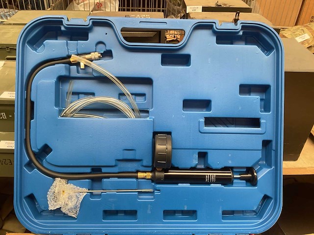 Cooling system leakage test and filling set - afbeelding 3 van  4