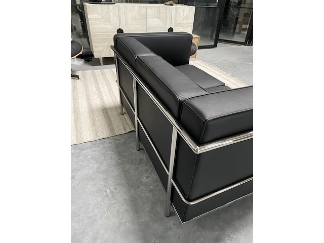 Corbusier lc2 2-zits sofa in echt zwart leer, zwart / chroom - afbeelding 4 van  8