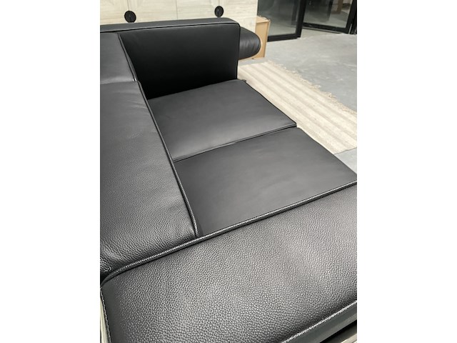 Corbusier lc2 2-zits sofa in echt zwart leer, zwart / chroom - afbeelding 5 van  8