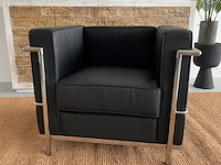 Corbusier lc2 fauteuil in echt zwart leer, zwart / chroom