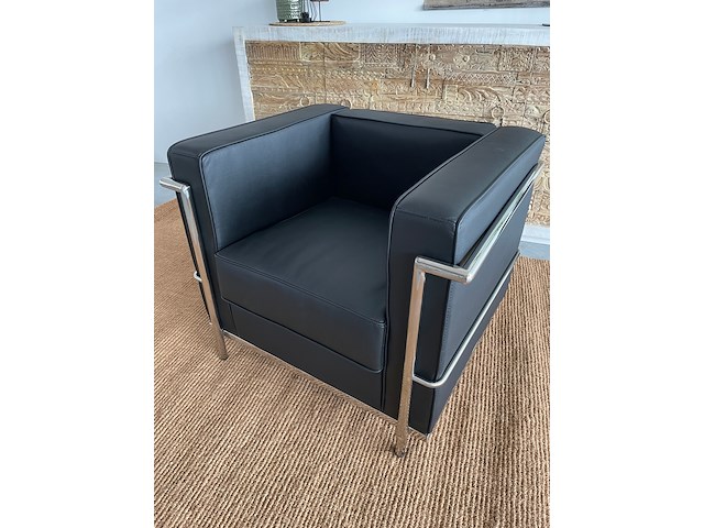 Corbusier lc2 fauteuil in echt zwart leer, zwart / chroom - afbeelding 2 van  7