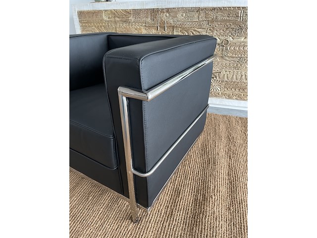 Corbusier lc2 fauteuil in echt zwart leer, zwart / chroom - afbeelding 6 van  7