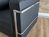 Corbusier lc2 fauteuil in echt zwart leer, zwart / chroom - afbeelding 6 van  7