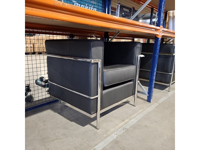 Corbusier lc2 fauteuil in echt zwart leer, zwart / chroom - afbeelding 7 van  7