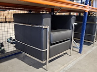 Corbusier lc2 fauteuil in echt zwart leer, zwart / chroom - afbeelding 7 van  7