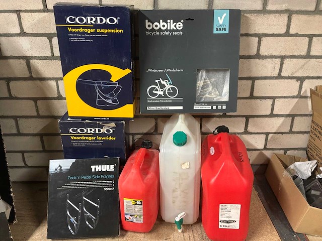 Cordo / bobike / thule voordrager, windscherm en jerrycans (7x) - afbeelding 1 van  5