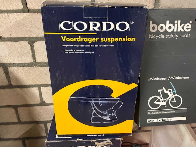 Cordo / bobike / thule voordrager, windscherm en jerrycans (7x) - afbeelding 5 van  5