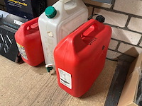 Cordo / bobike / thule voordrager, windscherm en jerrycans (7x) - afbeelding 4 van  5