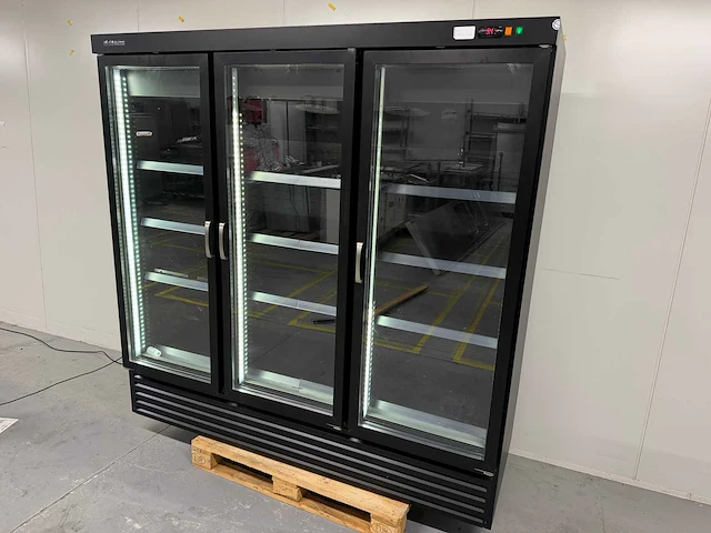Coreco - 2024- rvc-2003-nn_r2 - wand koelvitrine - afbeelding 1 van  8
