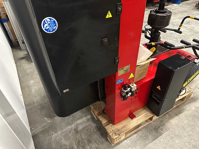 Corghi - master 26 - banden de-en montageapparaat - afbeelding 3 van  11