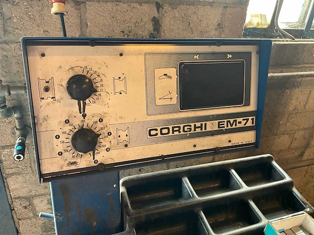 Corgi em-71 banden balanceerapparaat - afbeelding 4 van  8