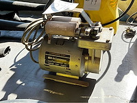 Corning eel mini luchtcompressor - afbeelding 1 van  2