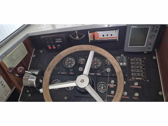 Coronet - 27 - motor yacht - afbeelding 8 van  31