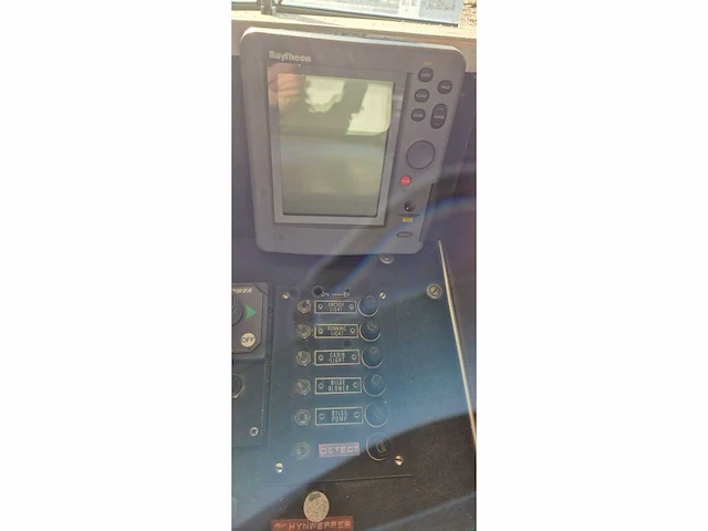 Coronet - 27 - motor yacht - afbeelding 19 van  31