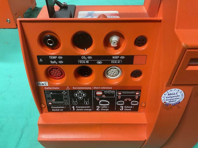 Corpuls semi automatic defibrillator - afbeelding 6 van  7