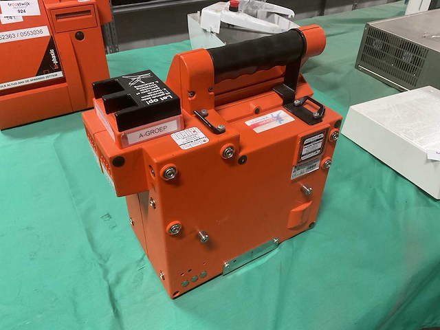 Corpuls semi automatic defibrillator - afbeelding 3 van  7