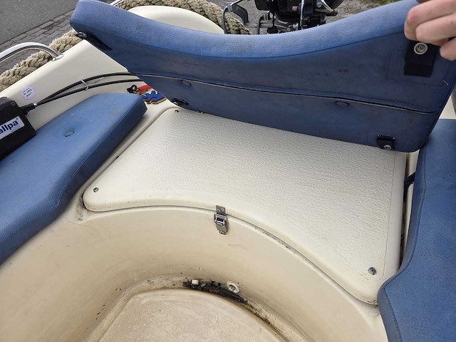 Corsiva - 430 - visboot met 6 pk suzuki 4-takt buitenboordmotor - afbeelding 5 van  18