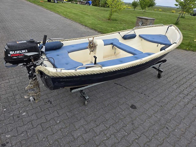 Corsiva - 430 - visboot met 6 pk suzuki 4-takt buitenboordmotor - afbeelding 1 van  18