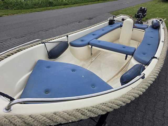 Corsiva - 430 - visboot met 6 pk suzuki 4-takt buitenboordmotor - afbeelding 18 van  18