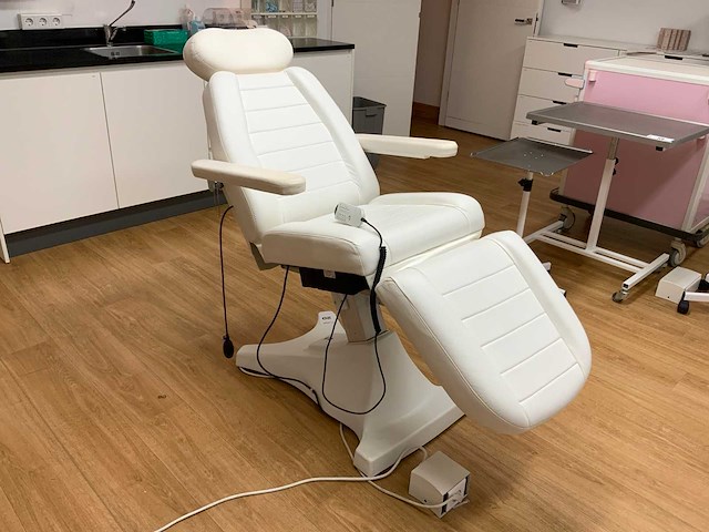 Cosmoderm d3m behandelstoel - afbeelding 3 van  10
