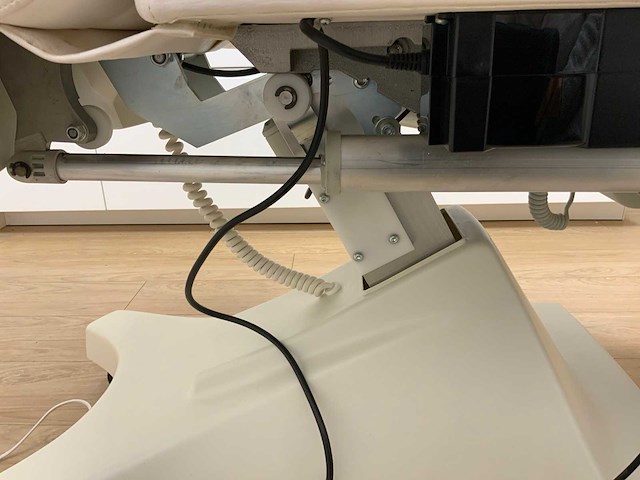 Cosmoderm reichert behandelstoel - afbeelding 2 van  12