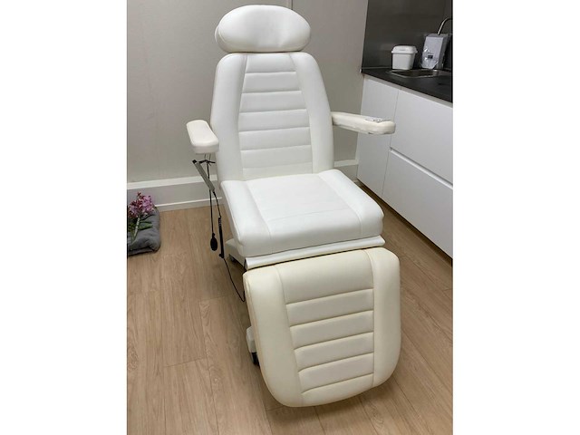 Cosmoderm reichert behandelstoel - afbeelding 10 van  12