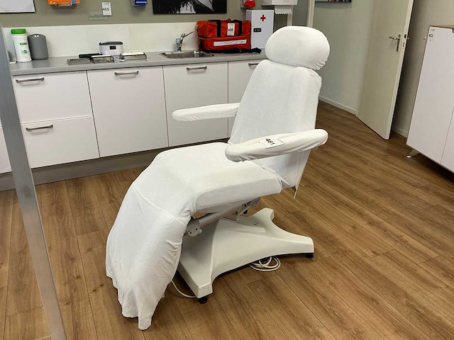 Cosmodern reichert ez behandelstoel - afbeelding 1 van  9