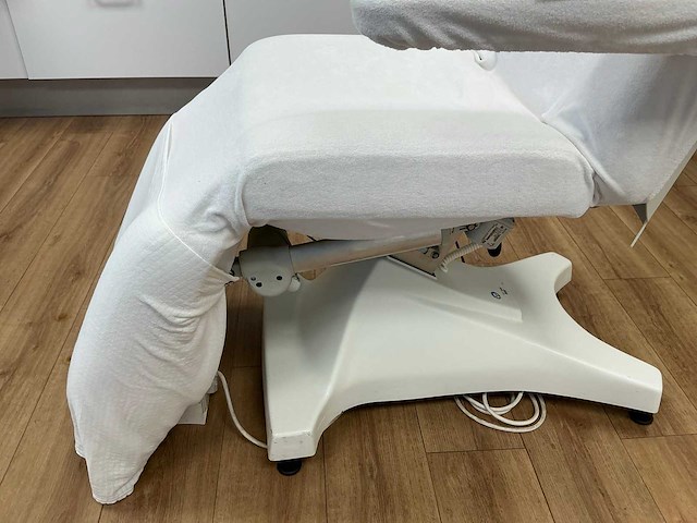 Cosmodern reichert ez behandelstoel - afbeelding 4 van  9
