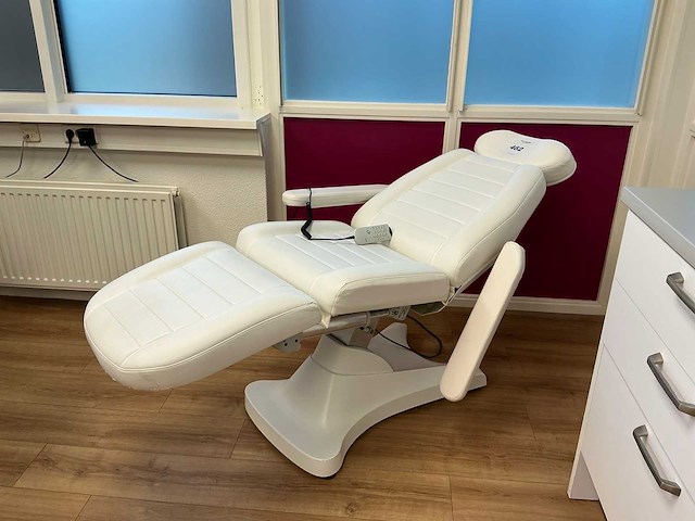Cosmodern reichert ez behandelstoel - afbeelding 8 van  8