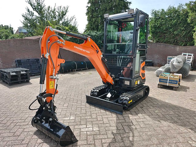Cougar - 2026 - xt-18u - minigraafmachine (kubota) demo - afbeelding 23 van  28