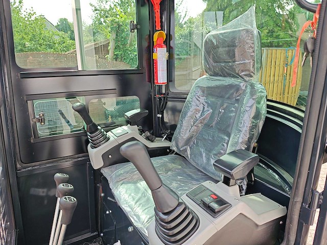 Cougar - 2026 - xt-18u - minigraafmachine (kubota) demo - afbeelding 2 van  28
