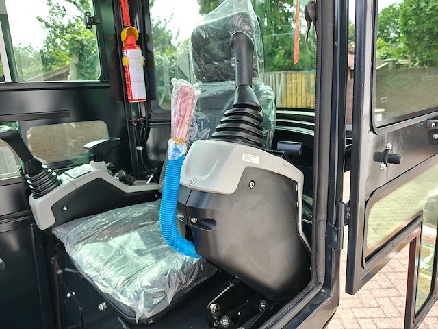 Cougar - 2026 - xt-18u - minigraafmachine (kubota) demo - afbeelding 9 van  28
