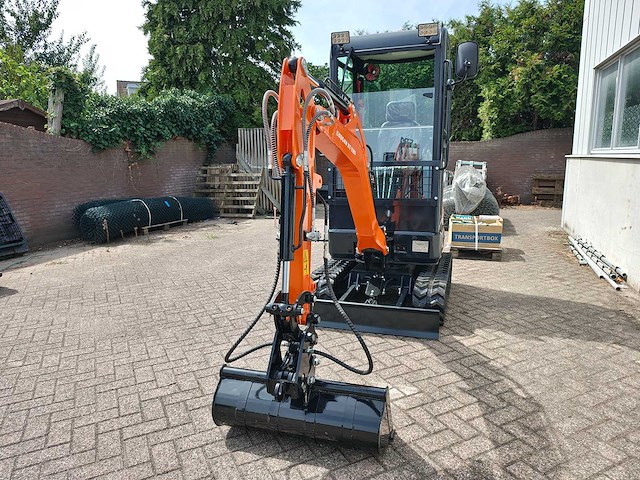 Cougar - 2026 - xt-18u - minigraafmachine (kubota) demo - afbeelding 22 van  28