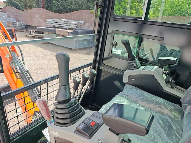 Cougar - 2026 - xt-18u - minigraafmachine (kubota) demo - afbeelding 3 van  28