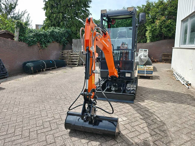 Cougar - 2026 - xt-18u - minigraafmachine (kubota) demo - afbeelding 22 van  28