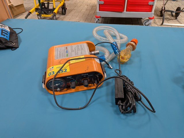 Couveuse met divers medisch apparatuur, transport-inkubator 5400 - afbeelding 12 van  14