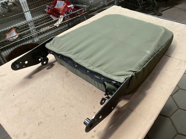 Covered seat back - afbeelding 1 van  4