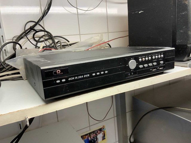 Cp cam 4ch h.264 dvr beveiligingscamera recorder met camera en beeldscherm - afbeelding 1 van  5