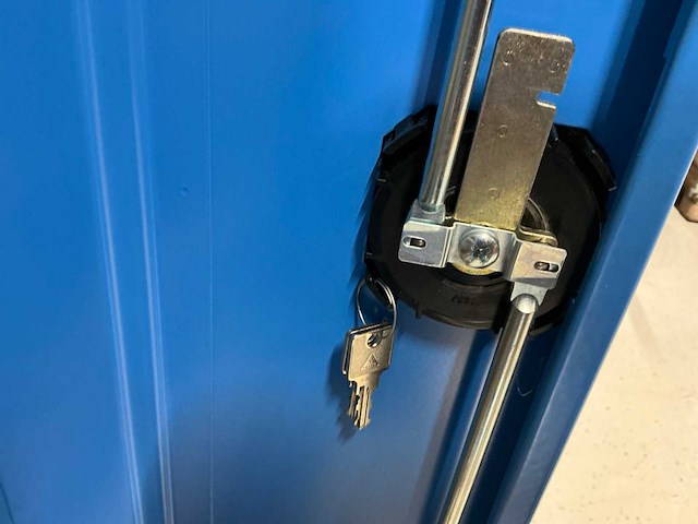 Cp materiaalkast met inhoud - afbeelding 4 van  4