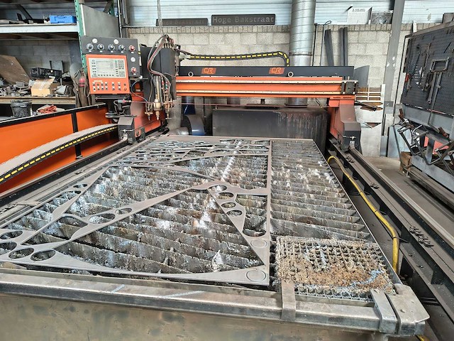 Cr-electronic - 2000 - oxy-4000x2000 - plasmasnijmachine - afbeelding 1 van  20