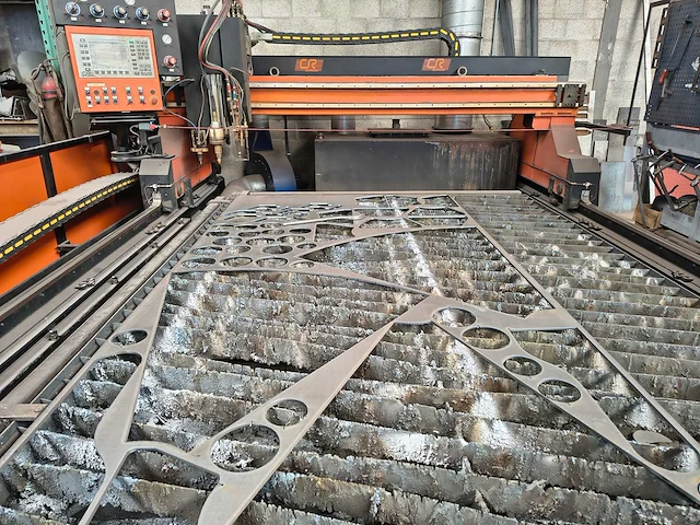 Cr-electronic - 2000 - oxy-4000x2000 - plasmasnijmachine - afbeelding 3 van  21