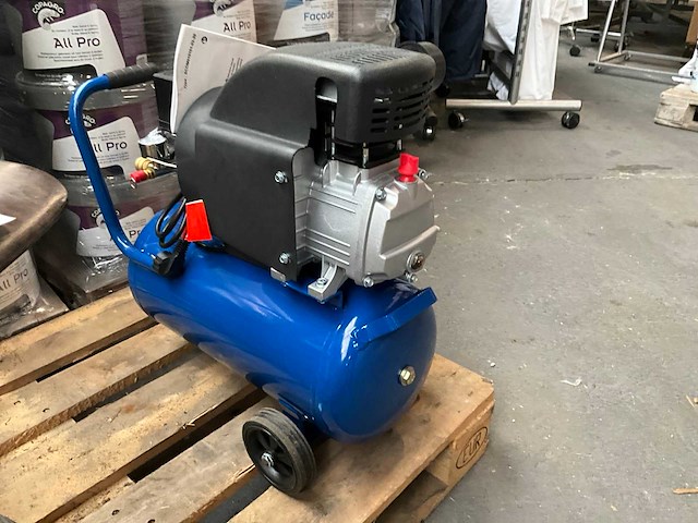 Cramp luchtcompressor - afbeelding 4 van  8